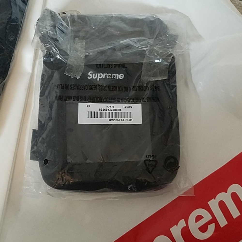 Supreme - Picture 2 of 4